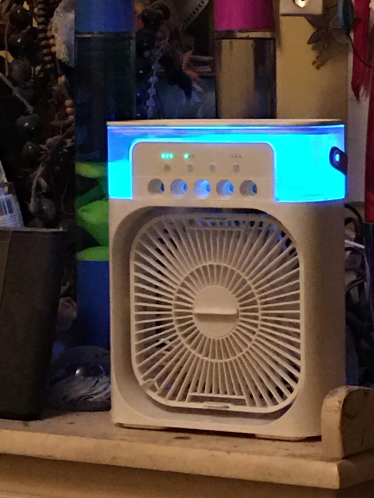 Cooling Fan With Ice